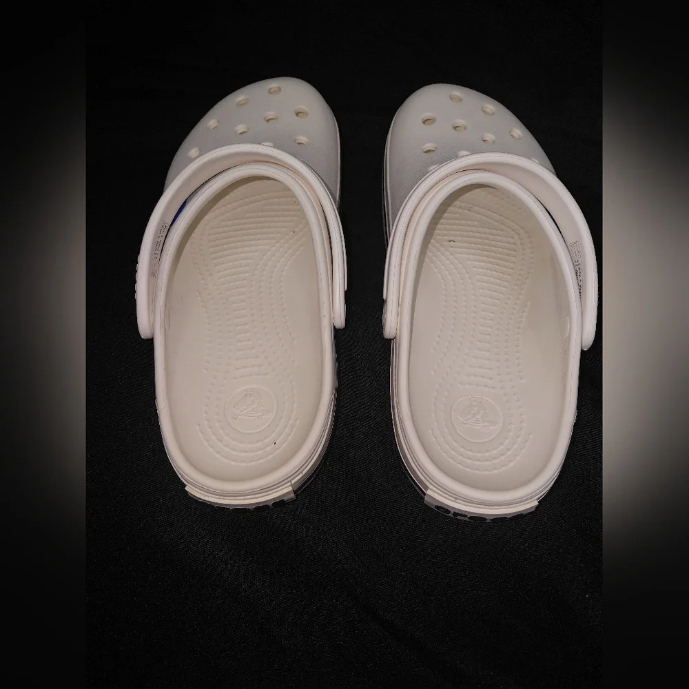 CROCS Classic White Clogs with Black Stripe Sz M6 - W8